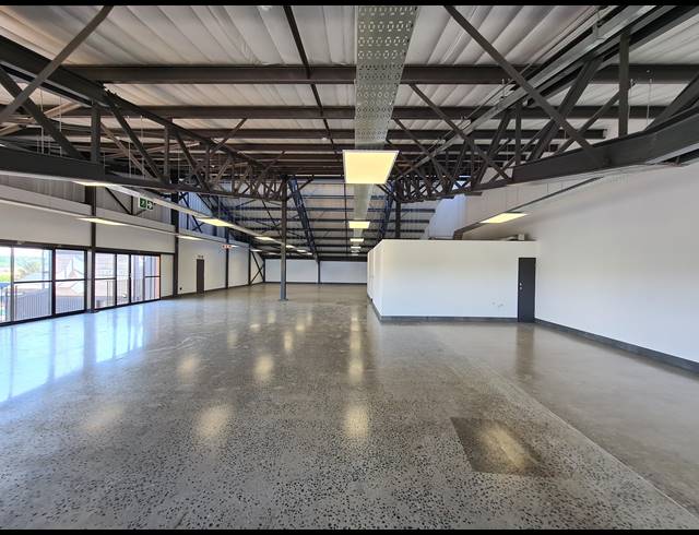 2,458M² WAREHOUSE TO LET IN RIVERSANDS